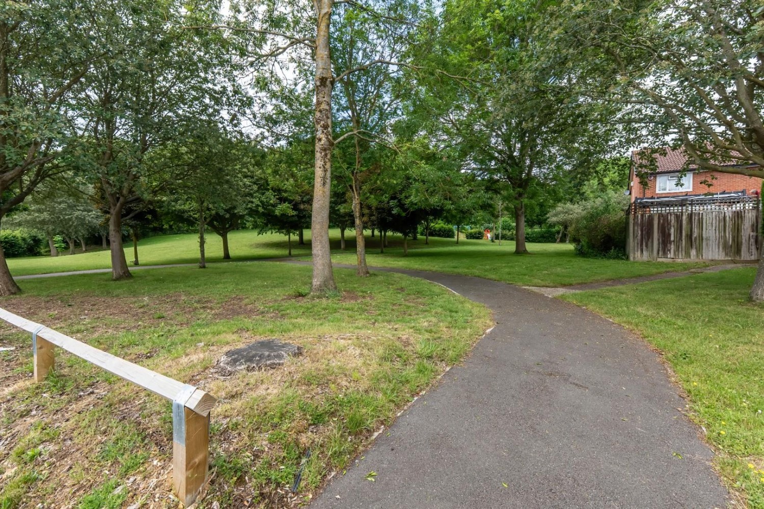 2 bedroom House for sale in Burgess Gardens, Newport Pagnell