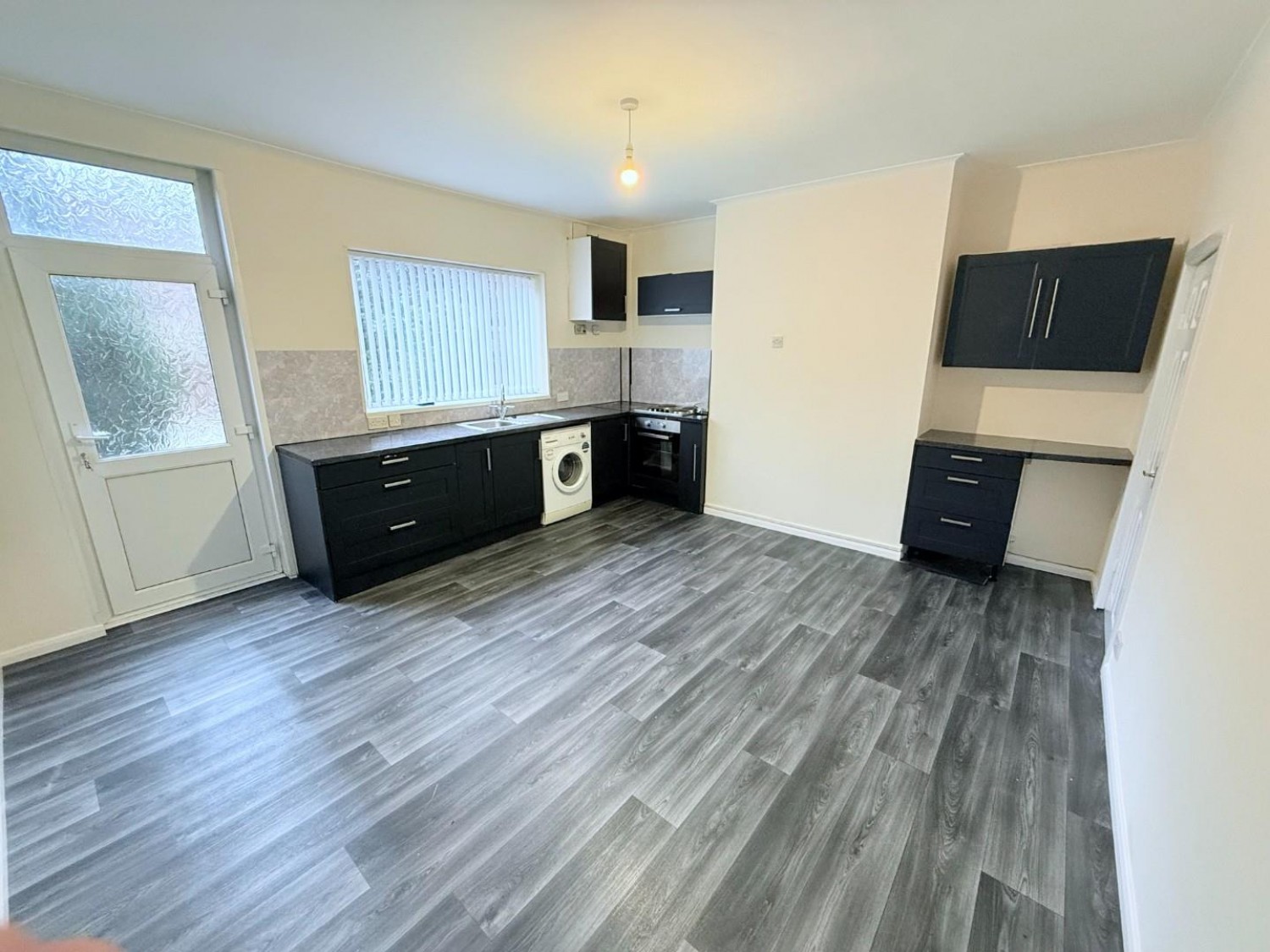 2 bedroom House to let in Ambler Street, Castleford