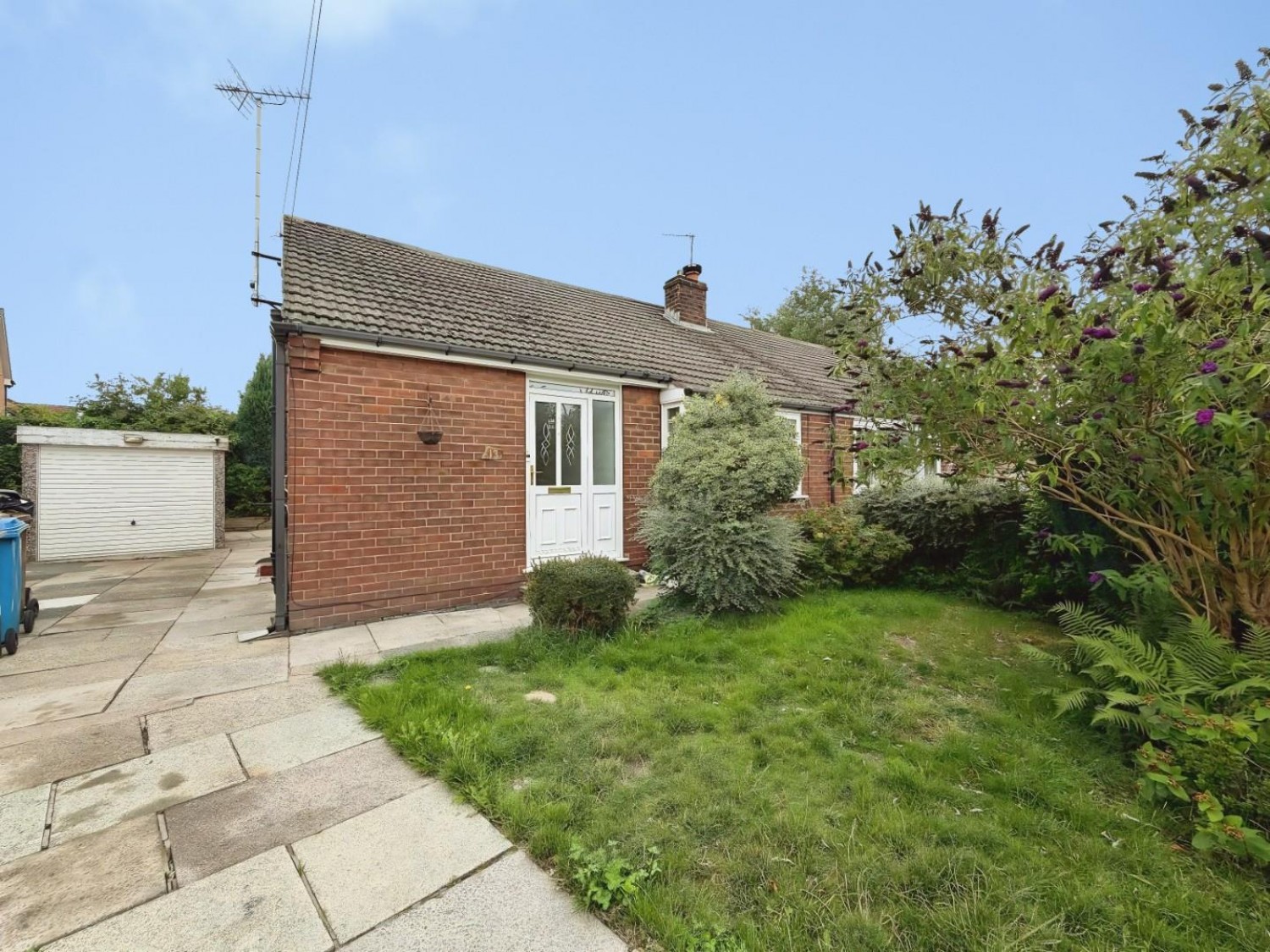 2 bedroom Bungalow to let in Carden Avenue, Swinton, Manchester