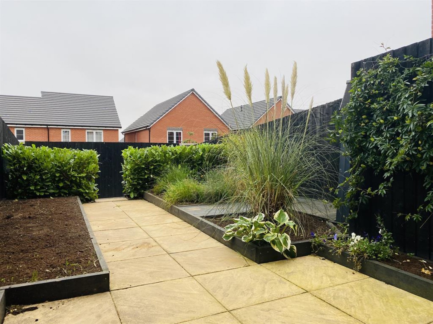 2 bedroom House to let in Heather Drive, Pontefract, WF8 2FG