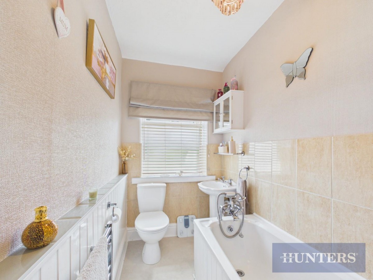 Manor Avenue, Scarborough, YO12 5JR
