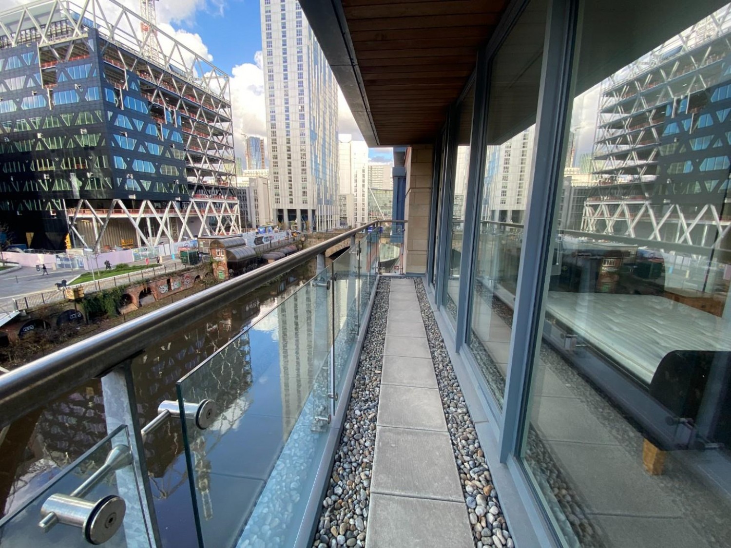 2 bedroom Flat to let in 6 Leftbank, Manchester