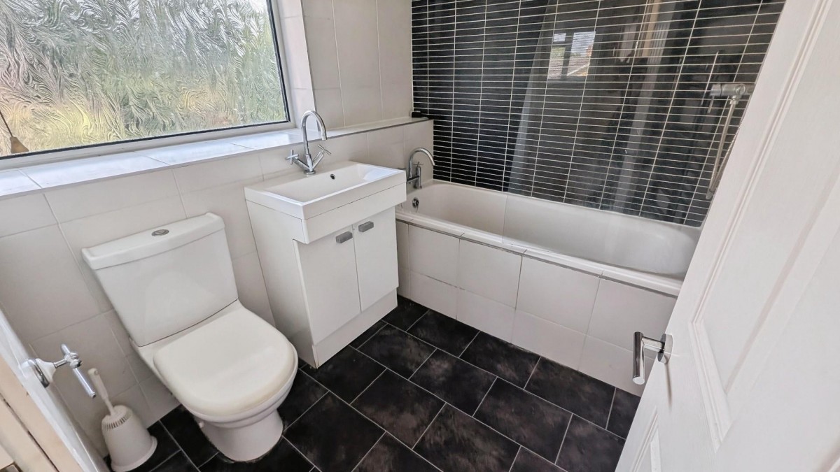 Eastfield Drive, Solihull B92 9ND