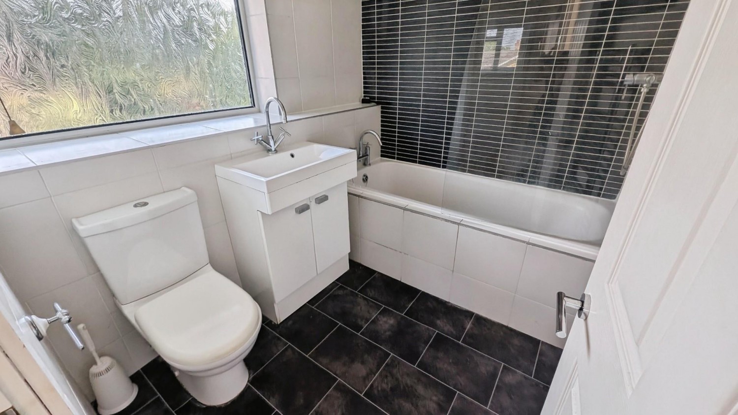 3 bedroom House to let in Eastfield Drive, Solihull B92 9ND