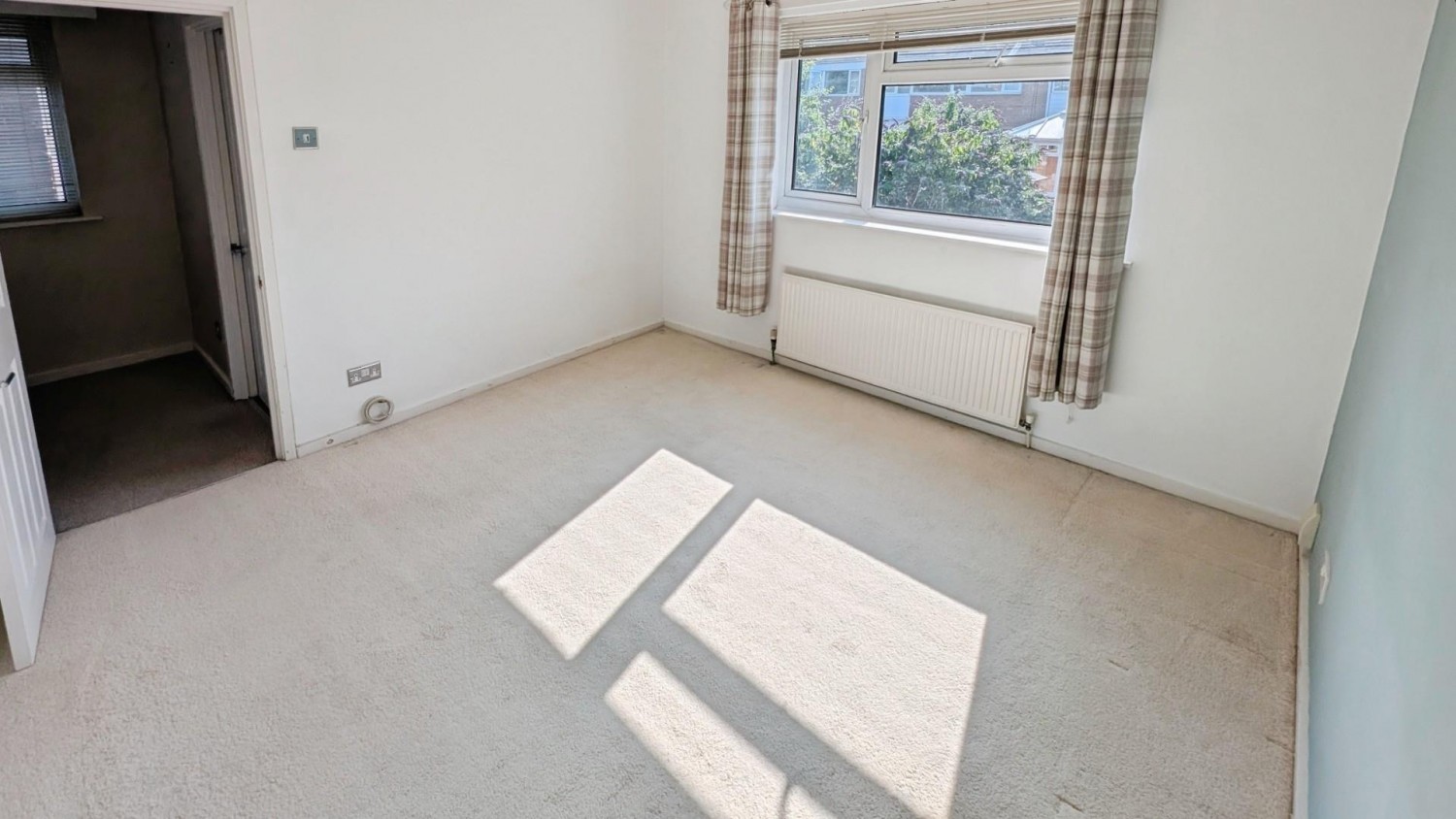 3 bedroom House to let in Eastfield Drive, Solihull B92 9ND