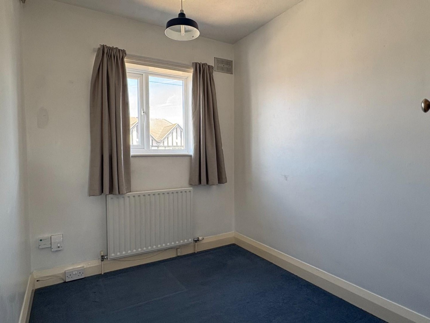 4 bedroom House to let in Dennis Road, Gravesend, DA11 7NW