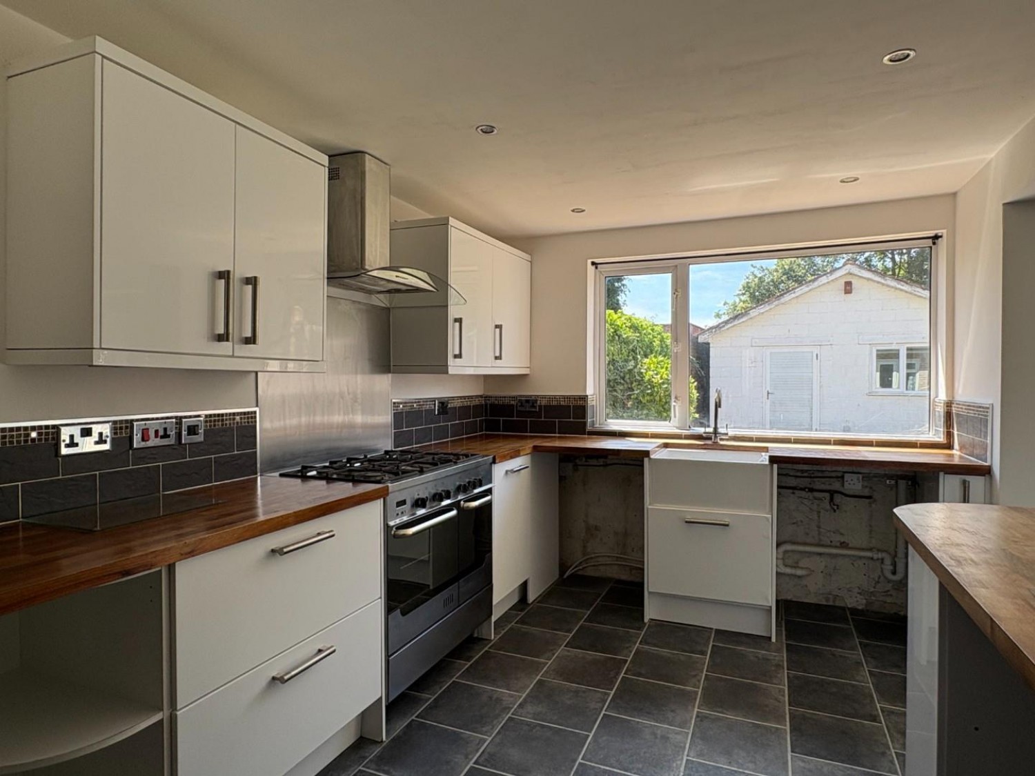 4 bedroom House to let in Dennis Road, Gravesend, DA11 7NW