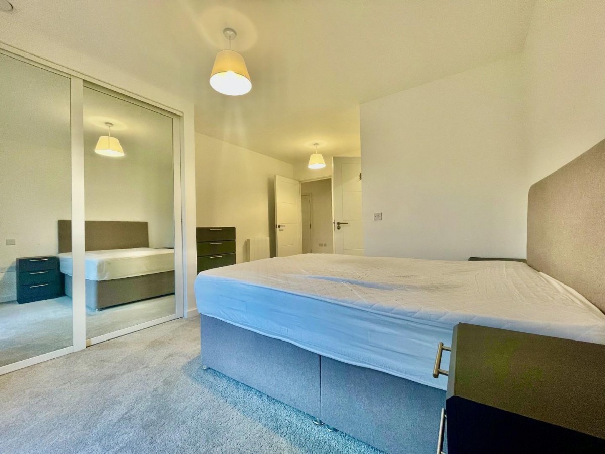 3rd Floor Apartment, Riverside Park
