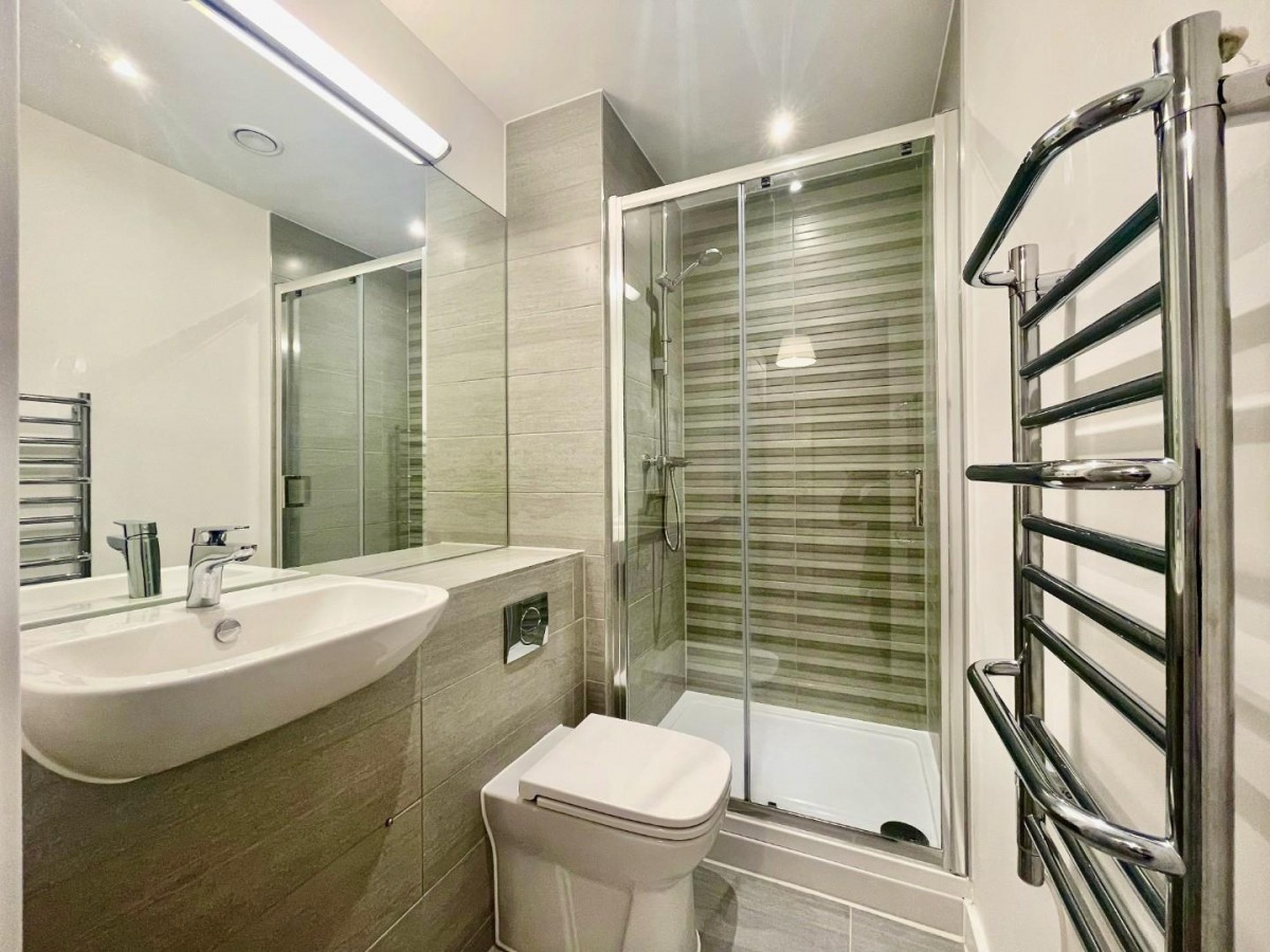 3rd Floor Apartment, Riverside Park