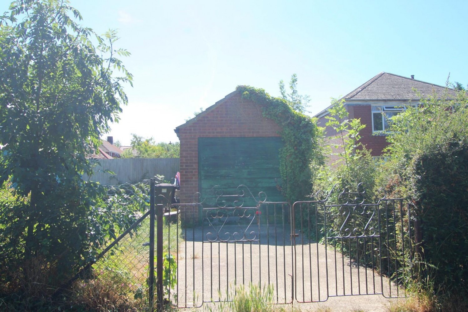 2 bedroom House for sale in St. Edwards Road, Netley Abbey, Southampton