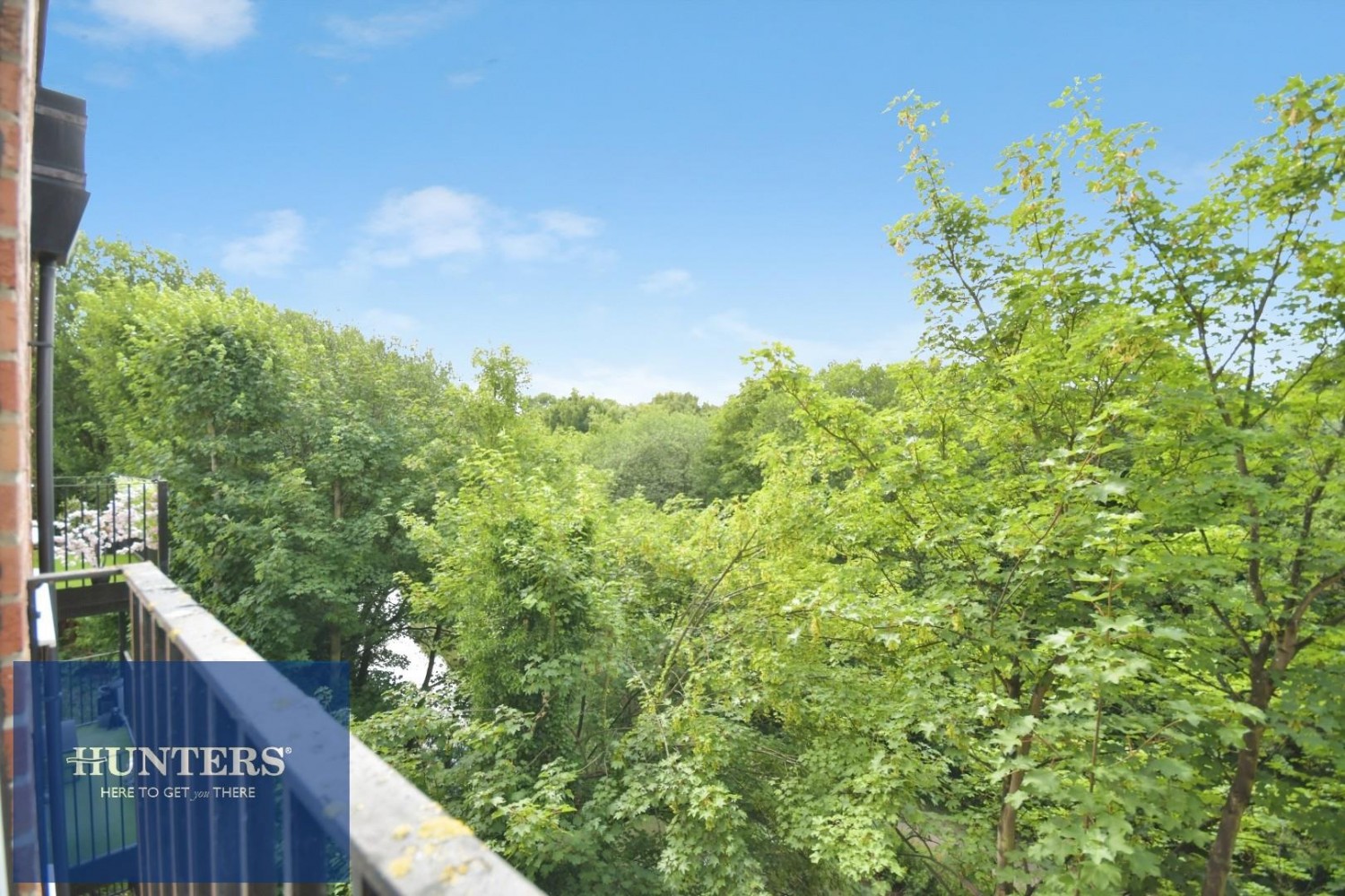 2 bedroom Flat for sale in Henshall House, Tapton Lock Hill, Tapton, Chesterfield, S41 7GH