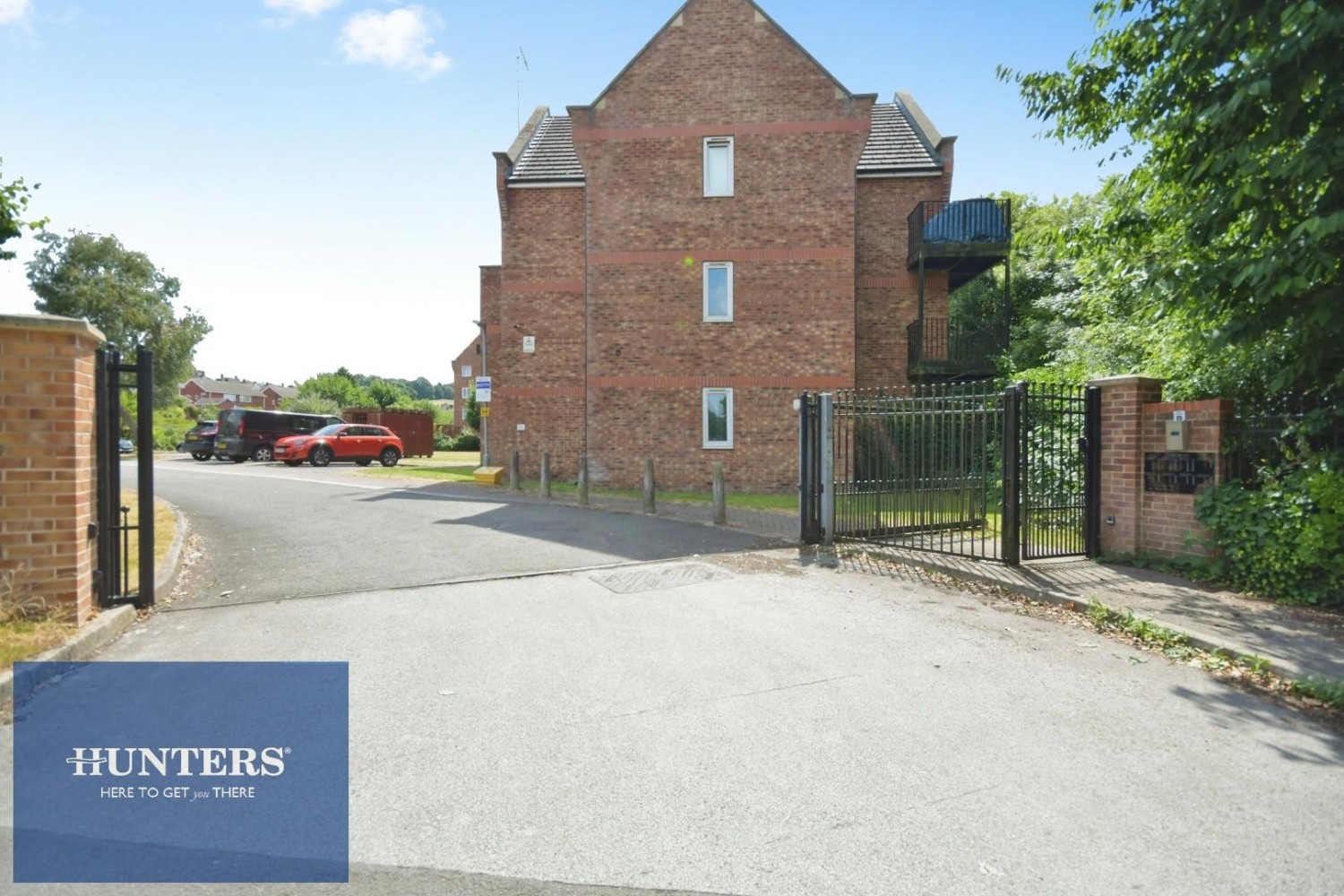 2 bedroom Flat for sale in Henshall House, Tapton Lock Hill, Tapton, Chesterfield, S41 7GH