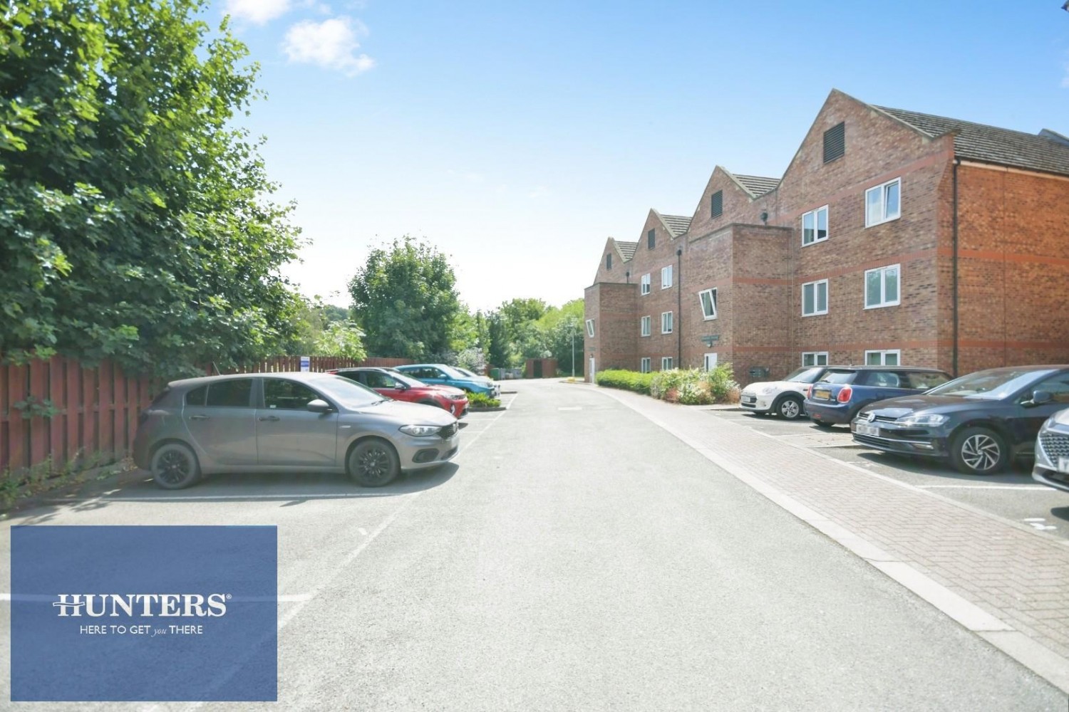 2 bedroom Flat for sale in Henshall House, Tapton Lock Hill, Tapton, Chesterfield, S41 7GH
