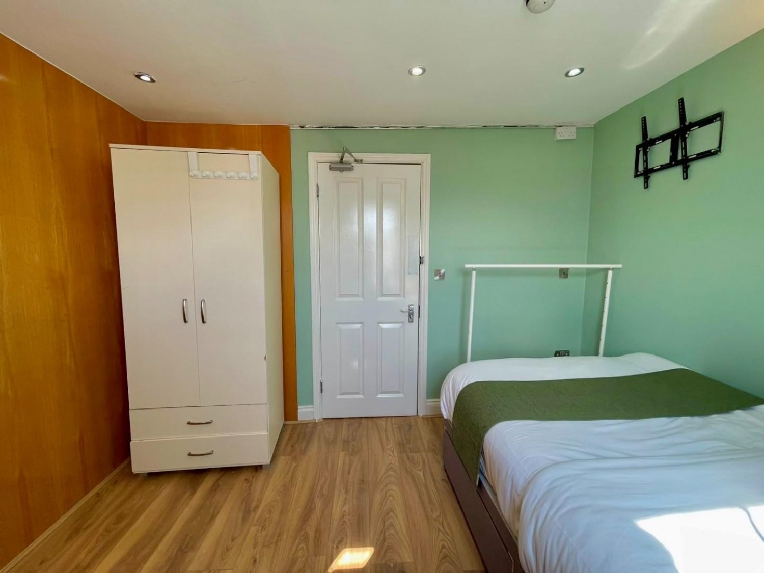 6 bedroom House to let in Agar Grove, London NW1