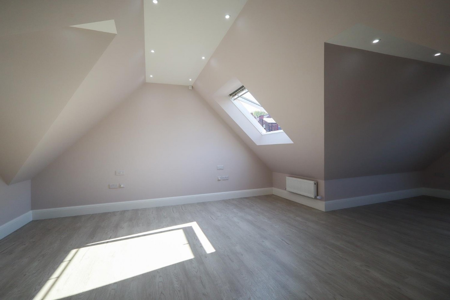 4 bedroom House to let in Willow Wood Close, Ashton-Under-Lyne