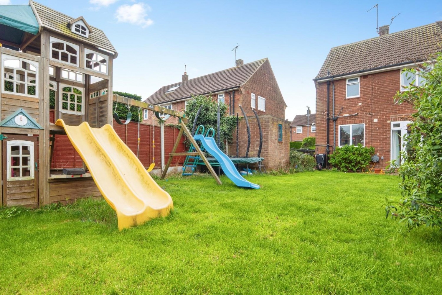 3 bedroom House for sale in Harley Drive, Bramley, LS13 4QY