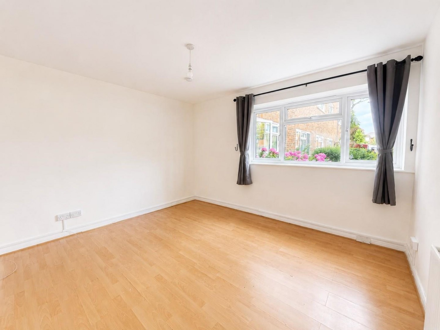 2 bedroom Flat to let in Acacia Grove, New Malden