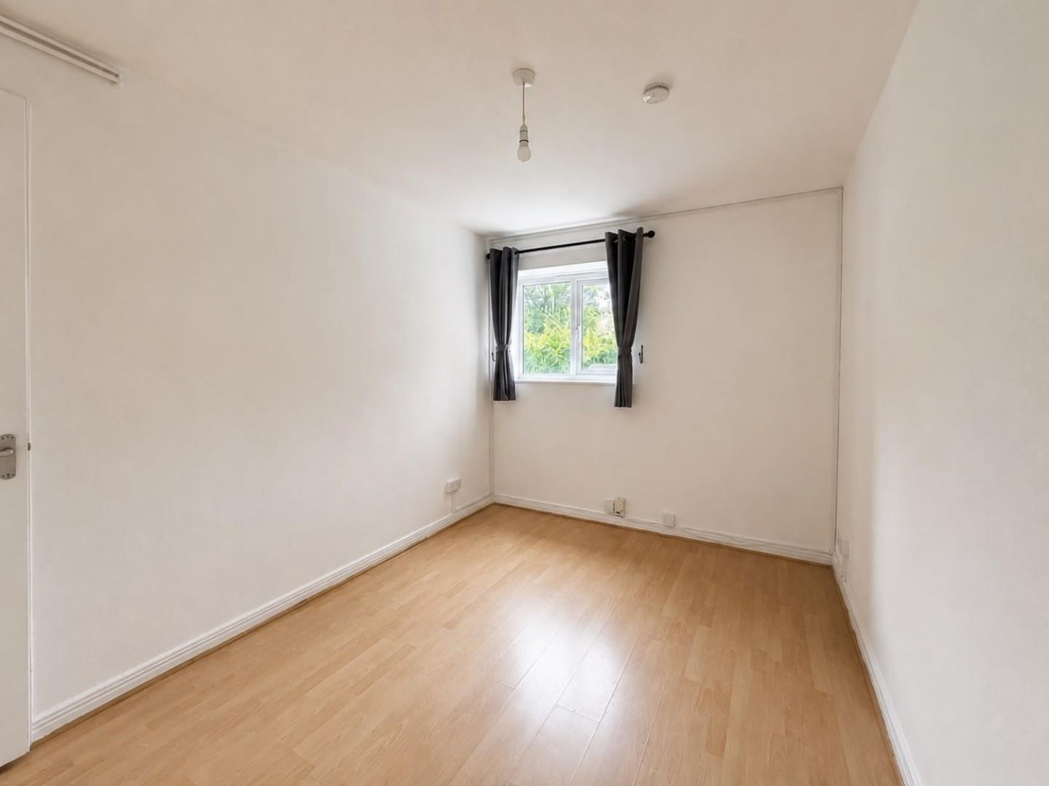 2 bedroom Flat to let in Acacia Grove, New Malden