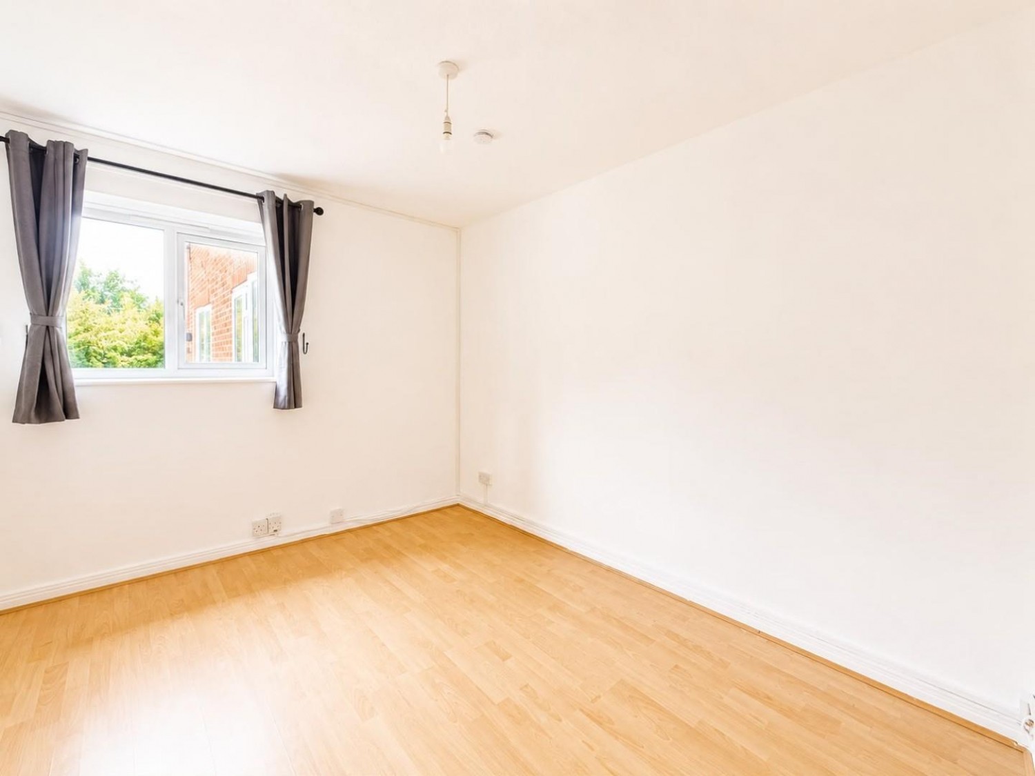 2 bedroom Flat to let in Acacia Grove, New Malden