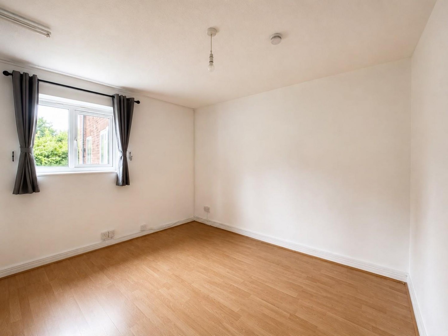 2 bedroom Flat to let in Acacia Grove, New Malden