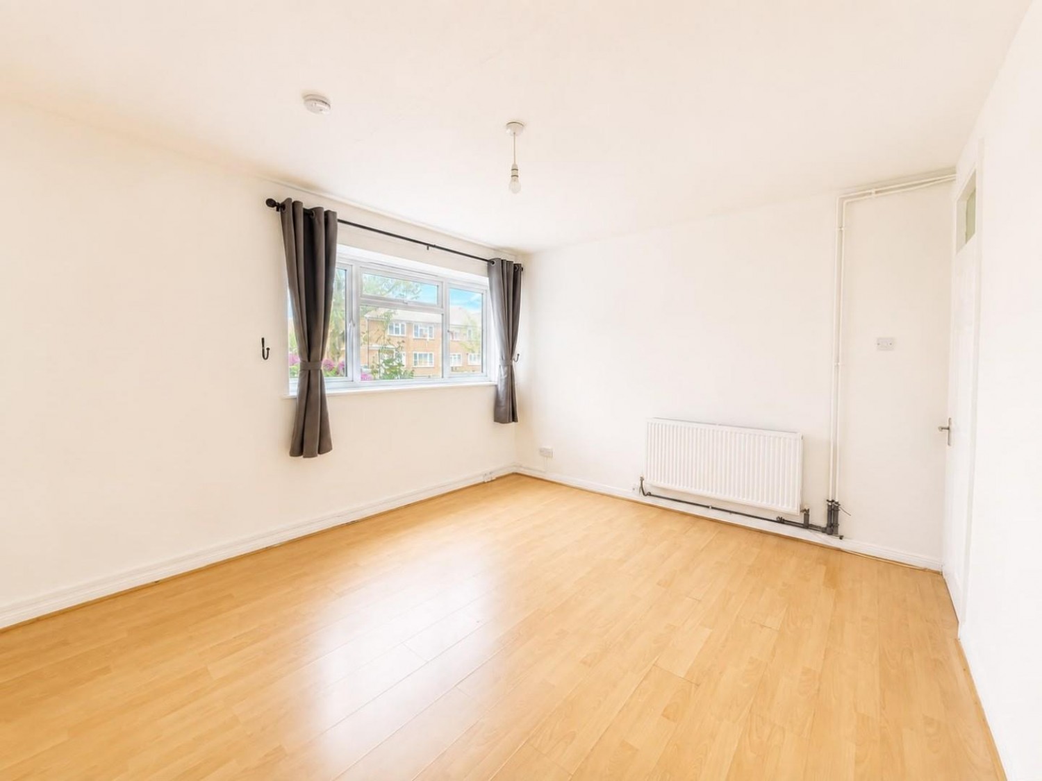 2 bedroom Flat to let in Acacia Grove, New Malden