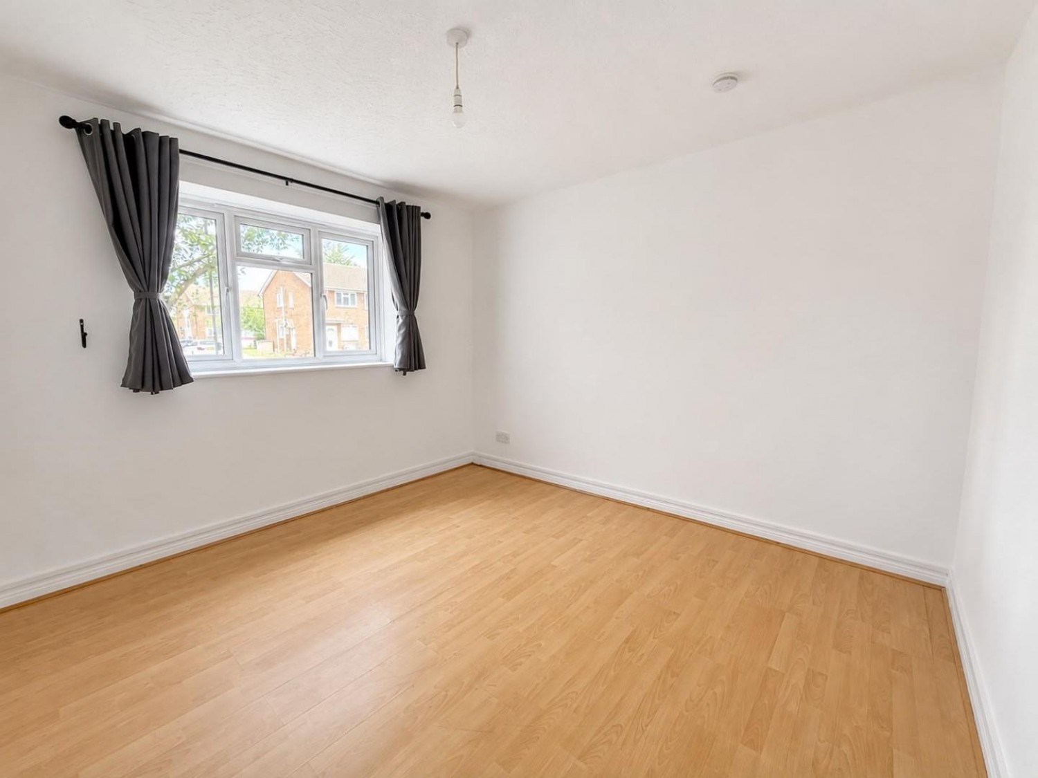 2 bedroom Flat to let in Acacia Grove, New Malden