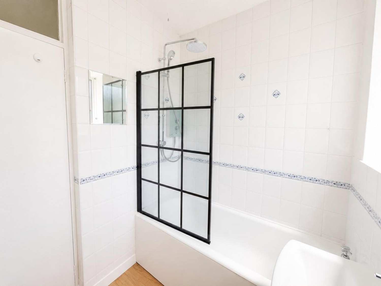 2 bedroom Flat to let in Acacia Grove, New Malden