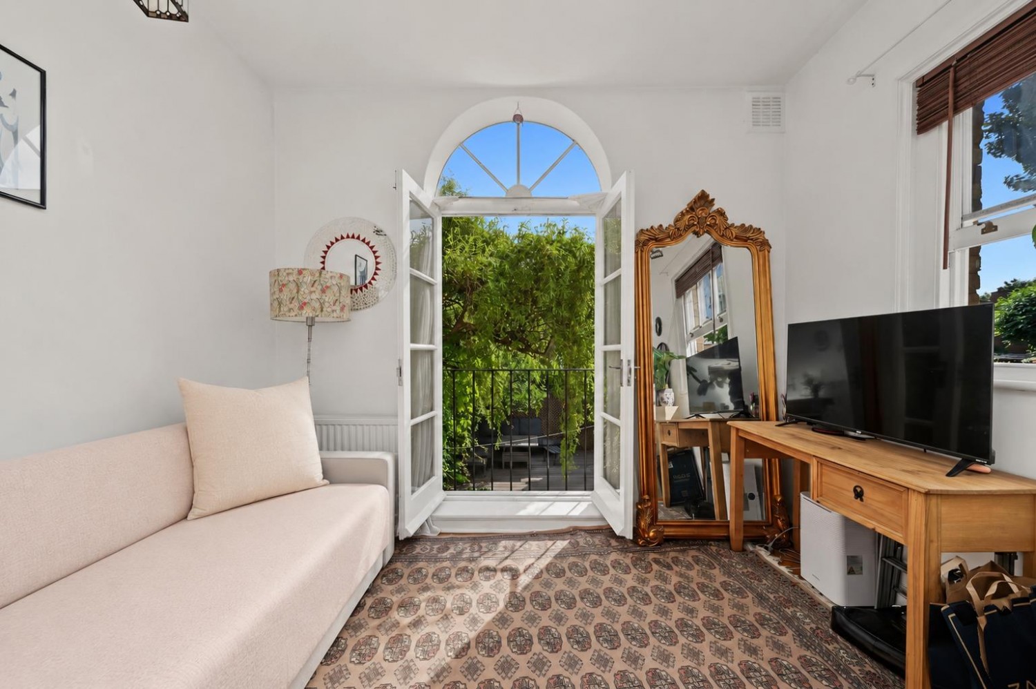 1 bedroom Flat to let in Albion Road, London, N16