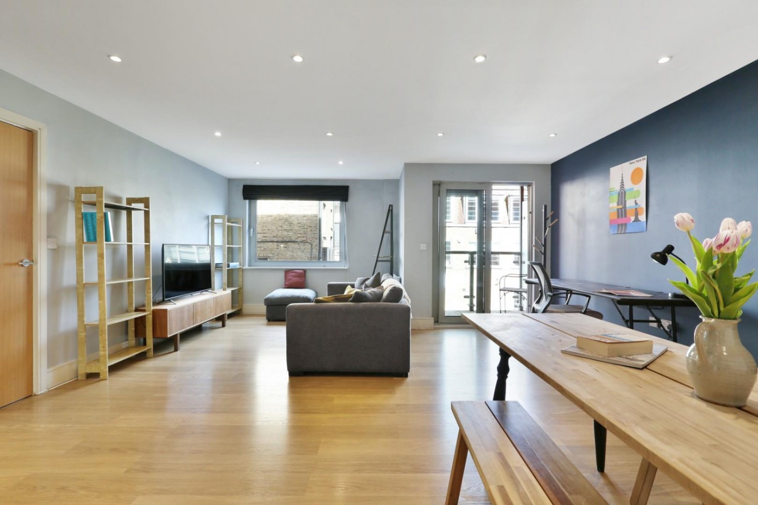 2 bedroom Flat to let in Willow Way, London
