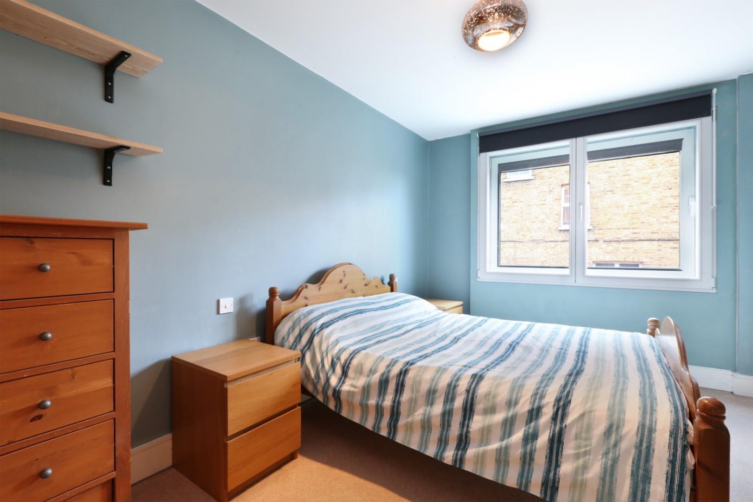 2 bedroom Flat to let in Willow Way, London