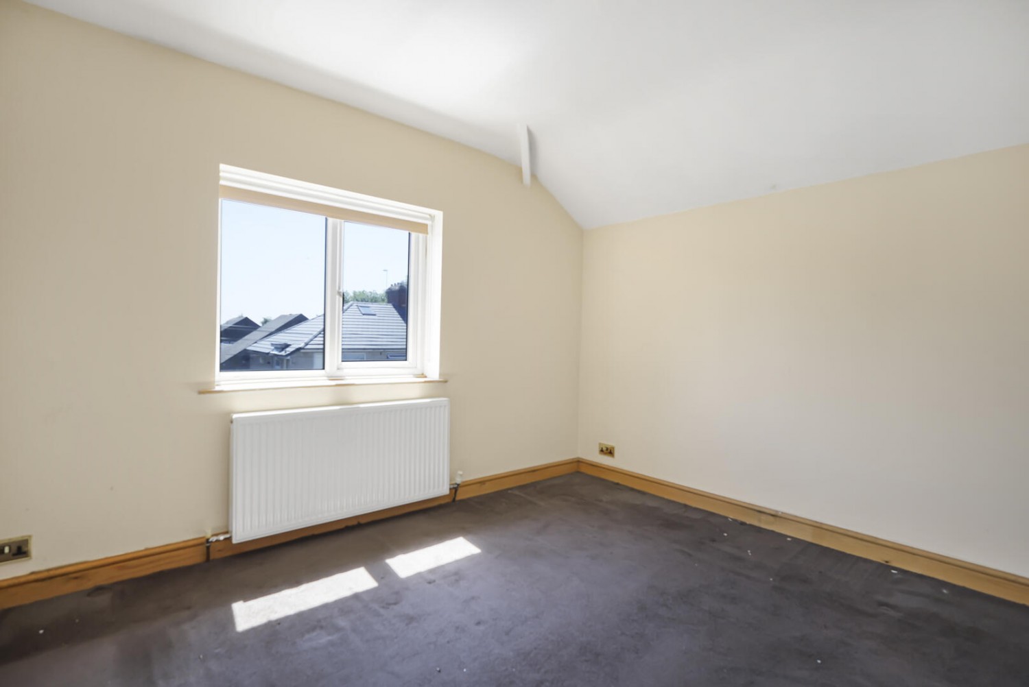 3 bedroom House for sale in Hawthorn Avenue, Yeadon, Leeds