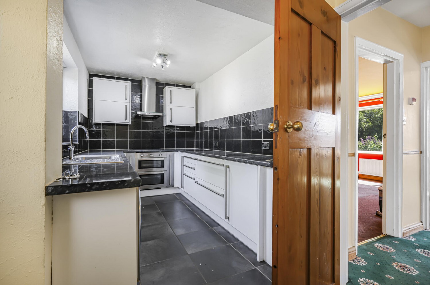 3 bedroom House for sale in Hawthorn Avenue, Yeadon, Leeds