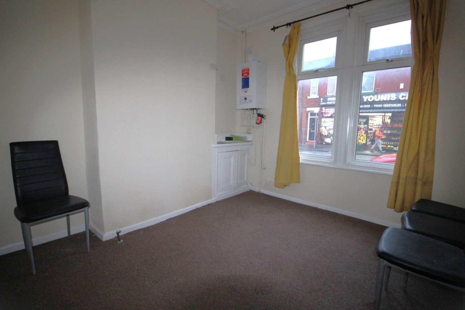 2 bedroom House to let in Claremont Road