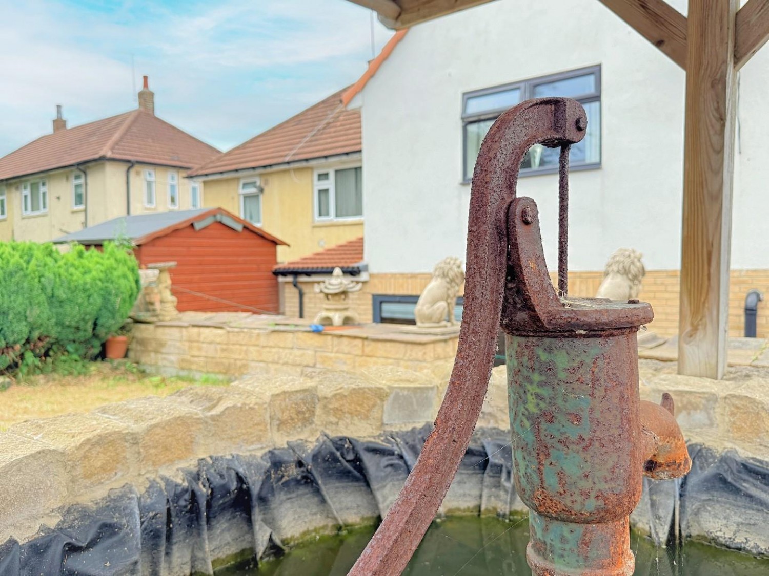 4 bedroom House for sale in Summerfield Road, Bramley