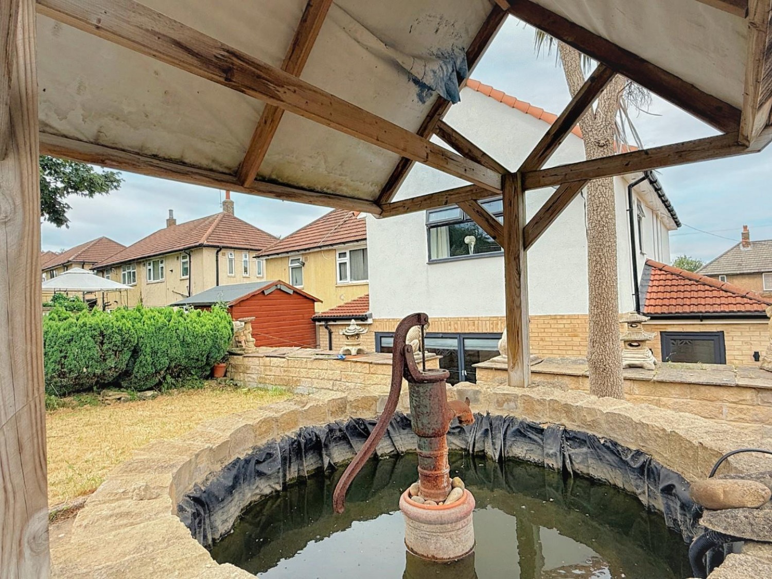 4 bedroom House for sale in Summerfield Road, Bramley