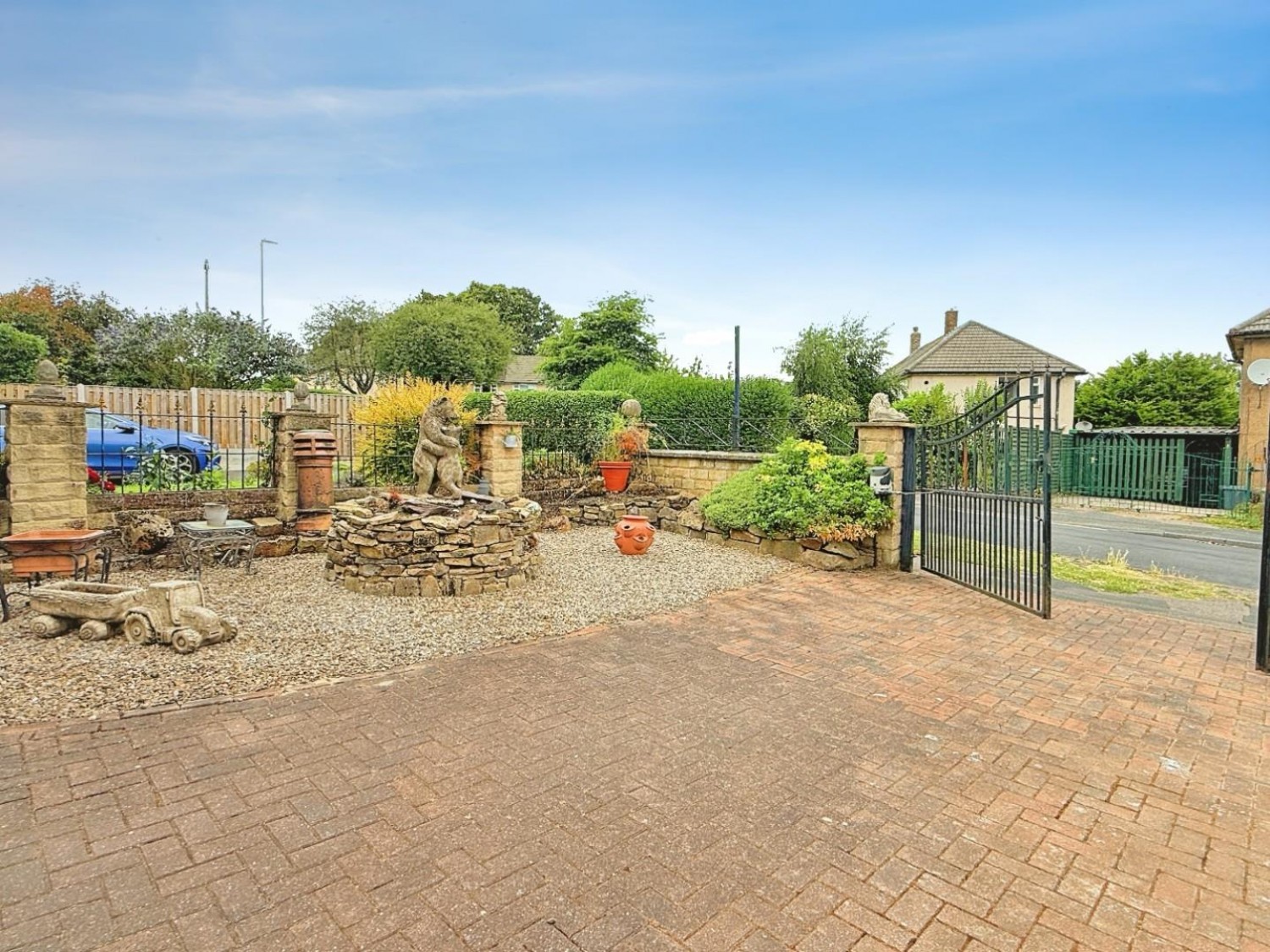 4 bedroom House for sale in Summerfield Road, Bramley