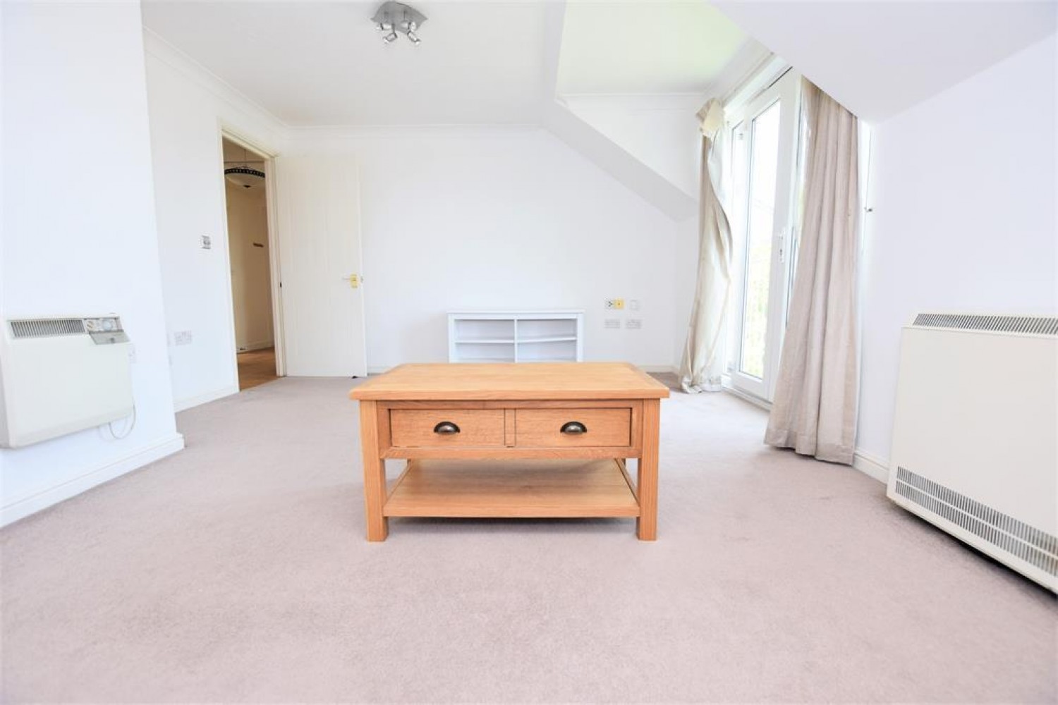 2 bedroom Flat to let in Ridley Close, Barking, IG11