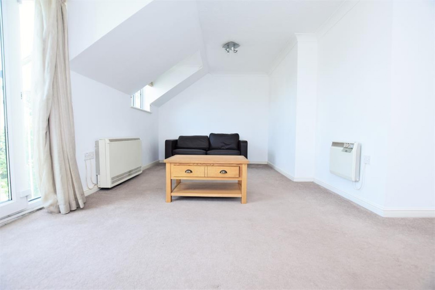 2 bedroom Flat to let in Ridley Close, Barking, IG11