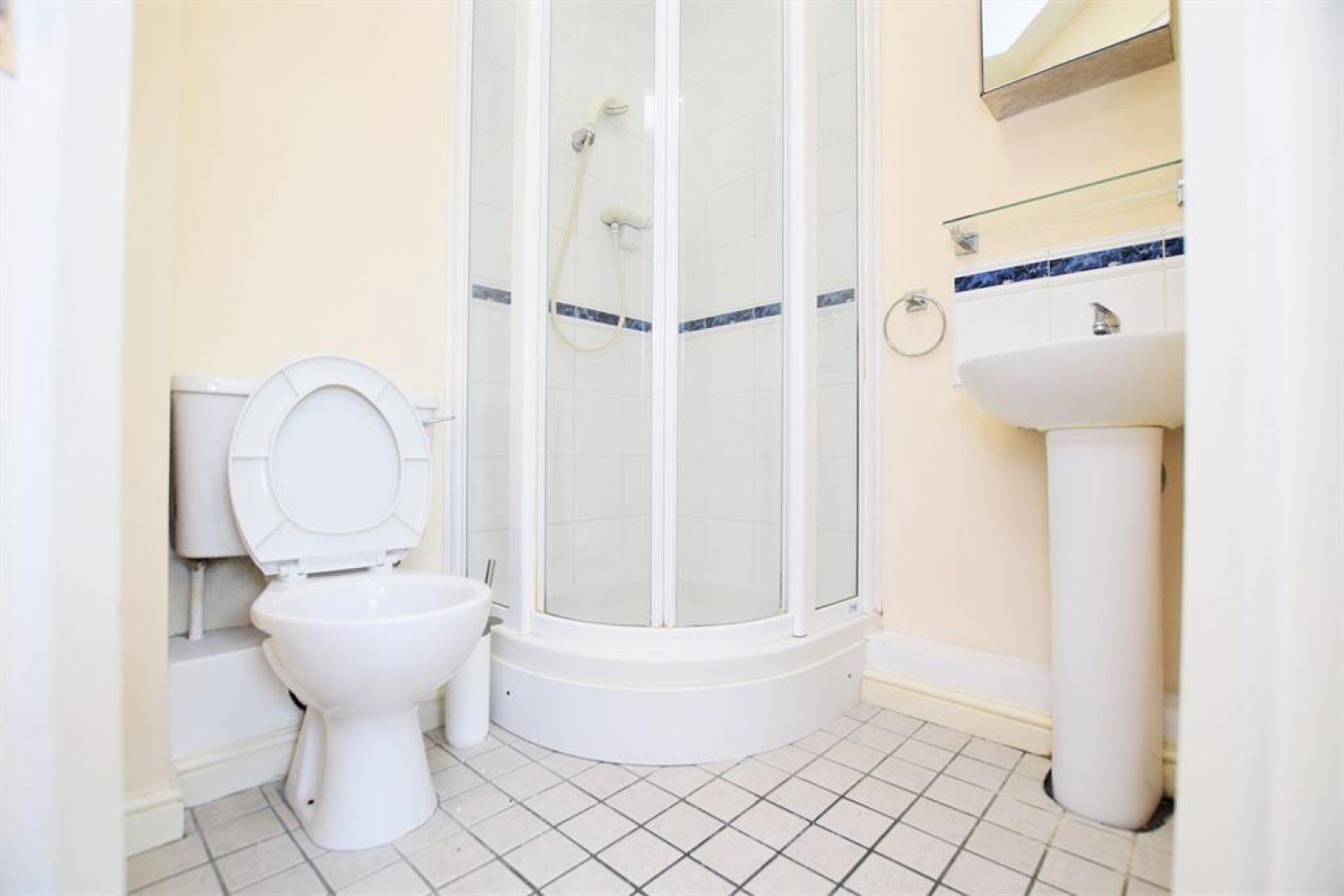 2 bedroom Flat to let in Ridley Close, Barking, IG11