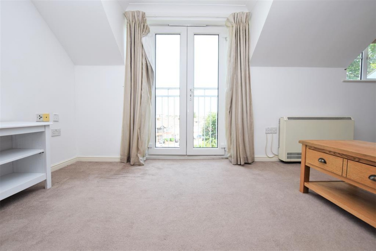 2 bedroom Flat to let in Ridley Close, Barking, IG11