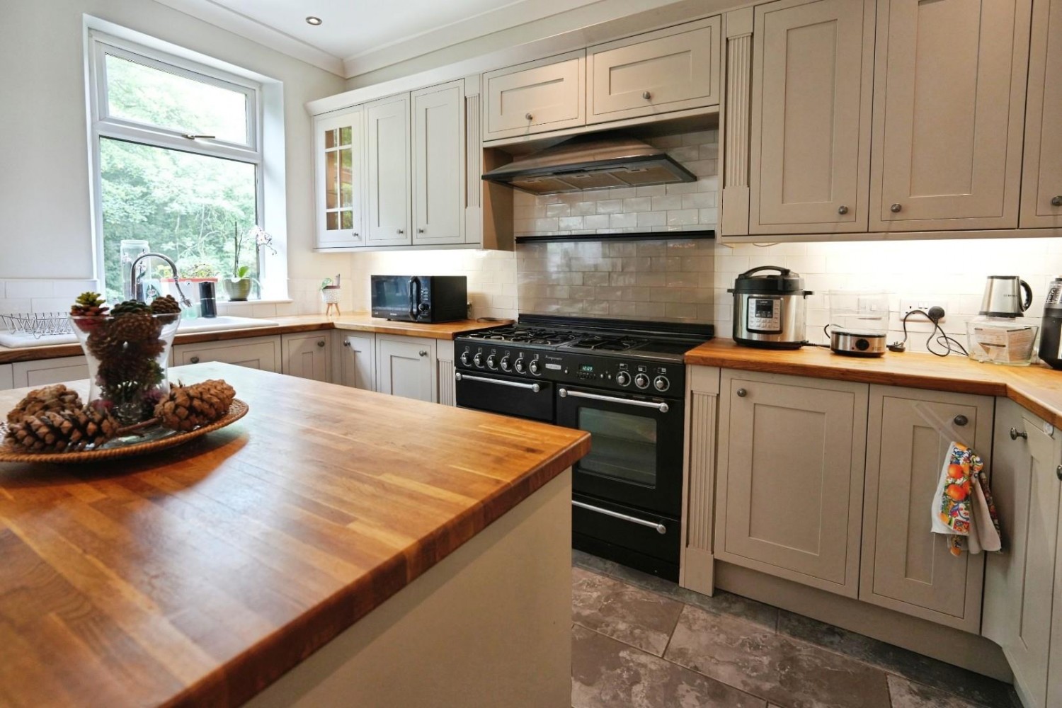 5 bedroom House for sale in Chretien Road, Manchester