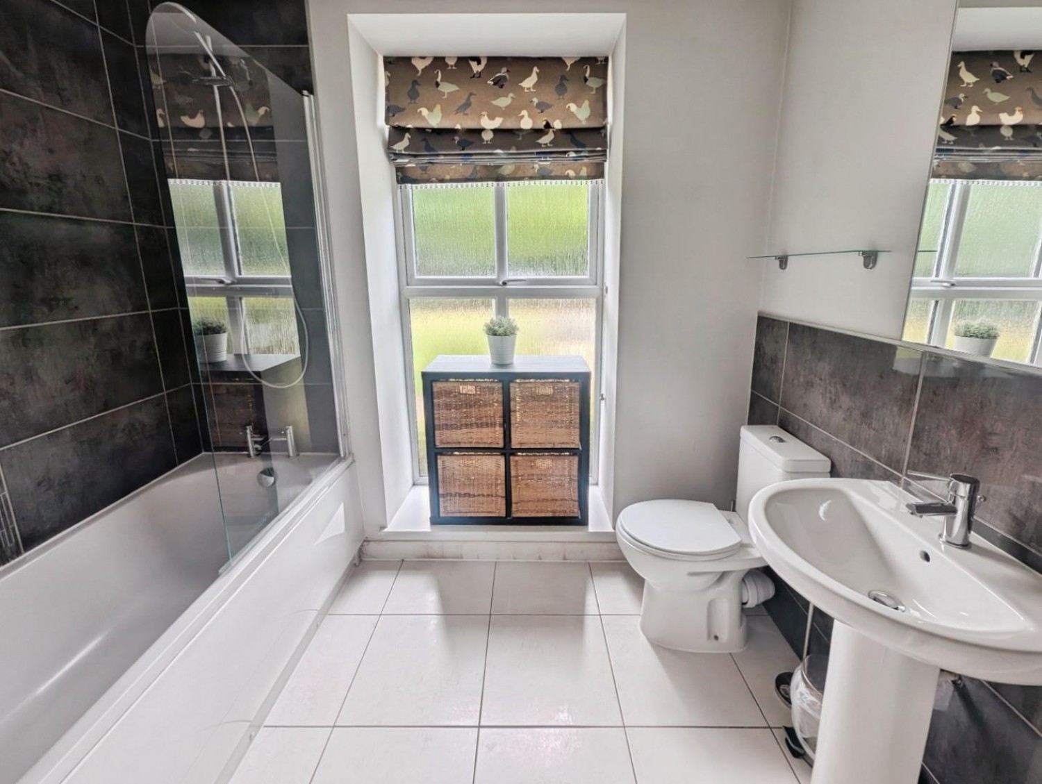 2 bedroom Flat to let in Rocksborough House, Warwick Road B92 7GA