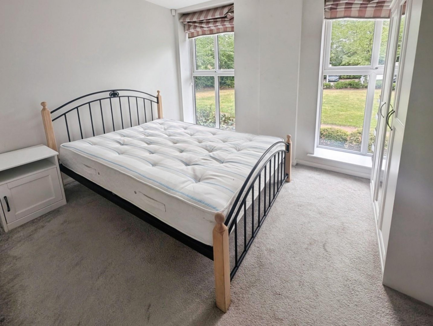 2 bedroom Flat to let in Rocksborough House, Warwick Road B92 7GA