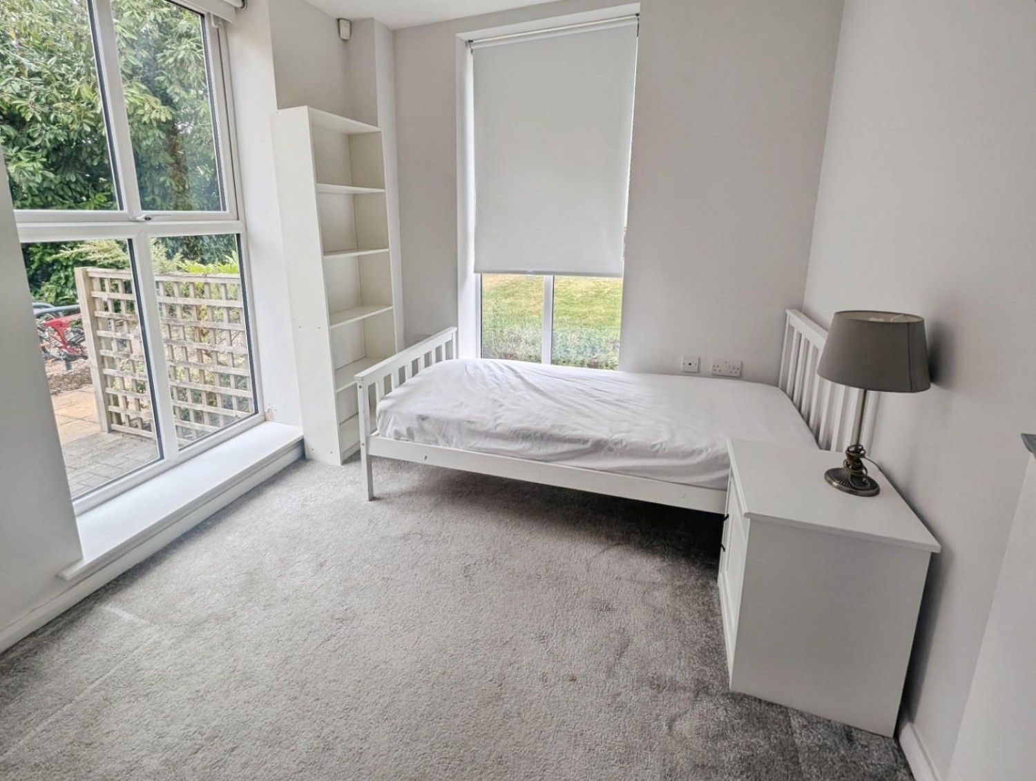 2 bedroom Flat to let in Rocksborough House, Warwick Road B92 7GA