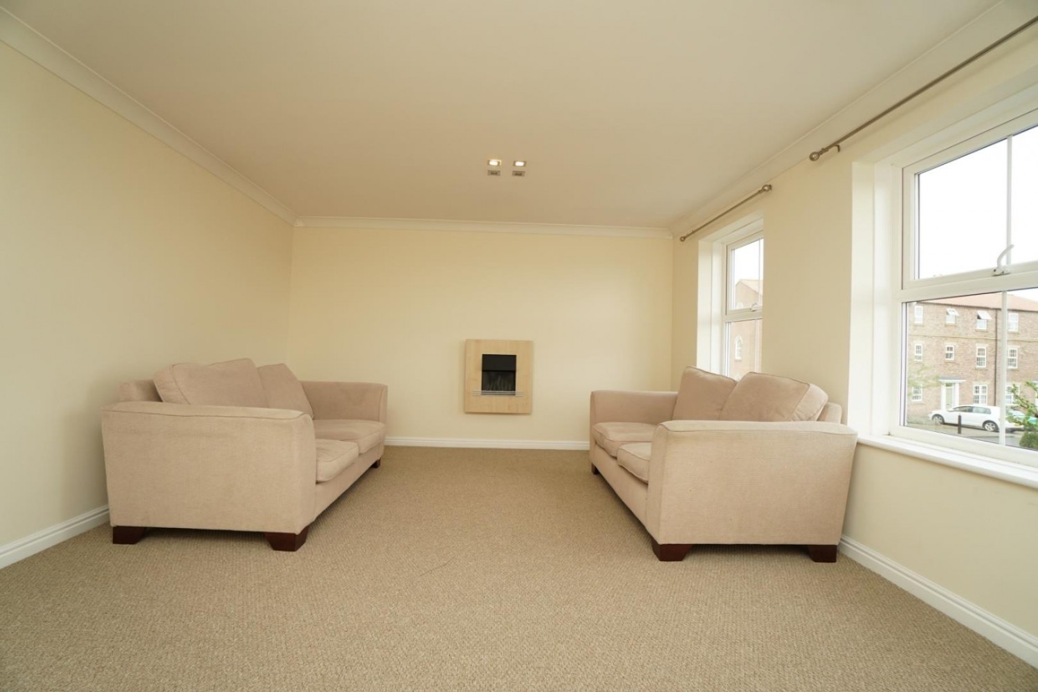 2 bedroom Flat to let in Wilkinsons Court, Easingwold, York, YO61 3GH