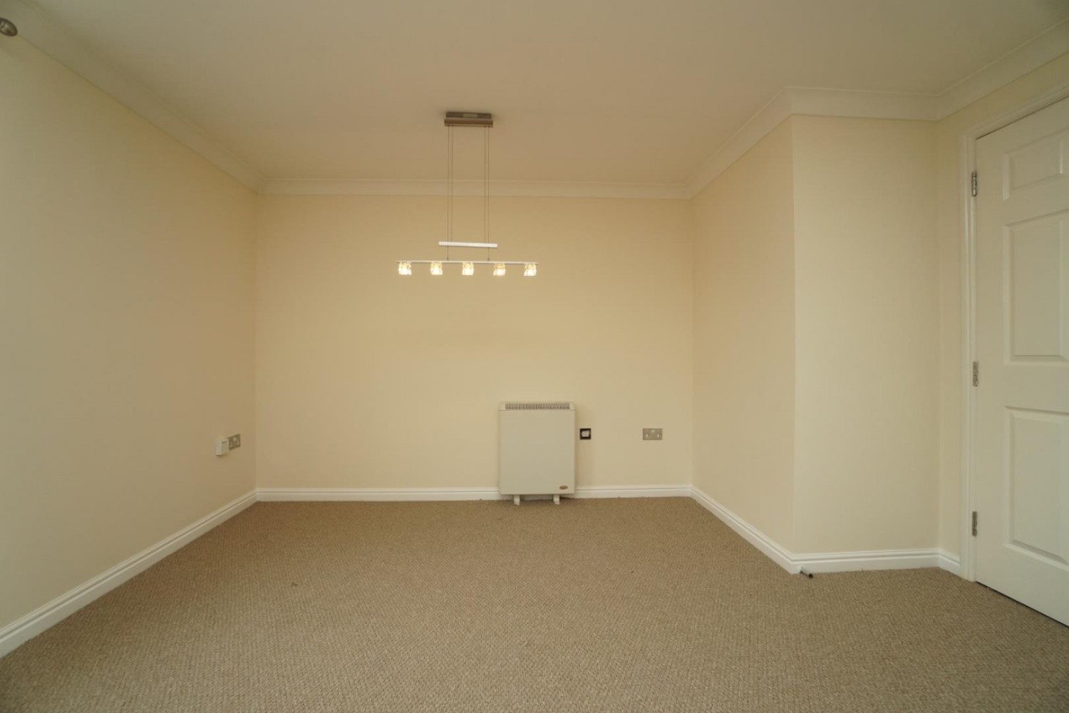 2 bedroom Flat to let in Wilkinsons Court, Easingwold, York, YO61 3GH