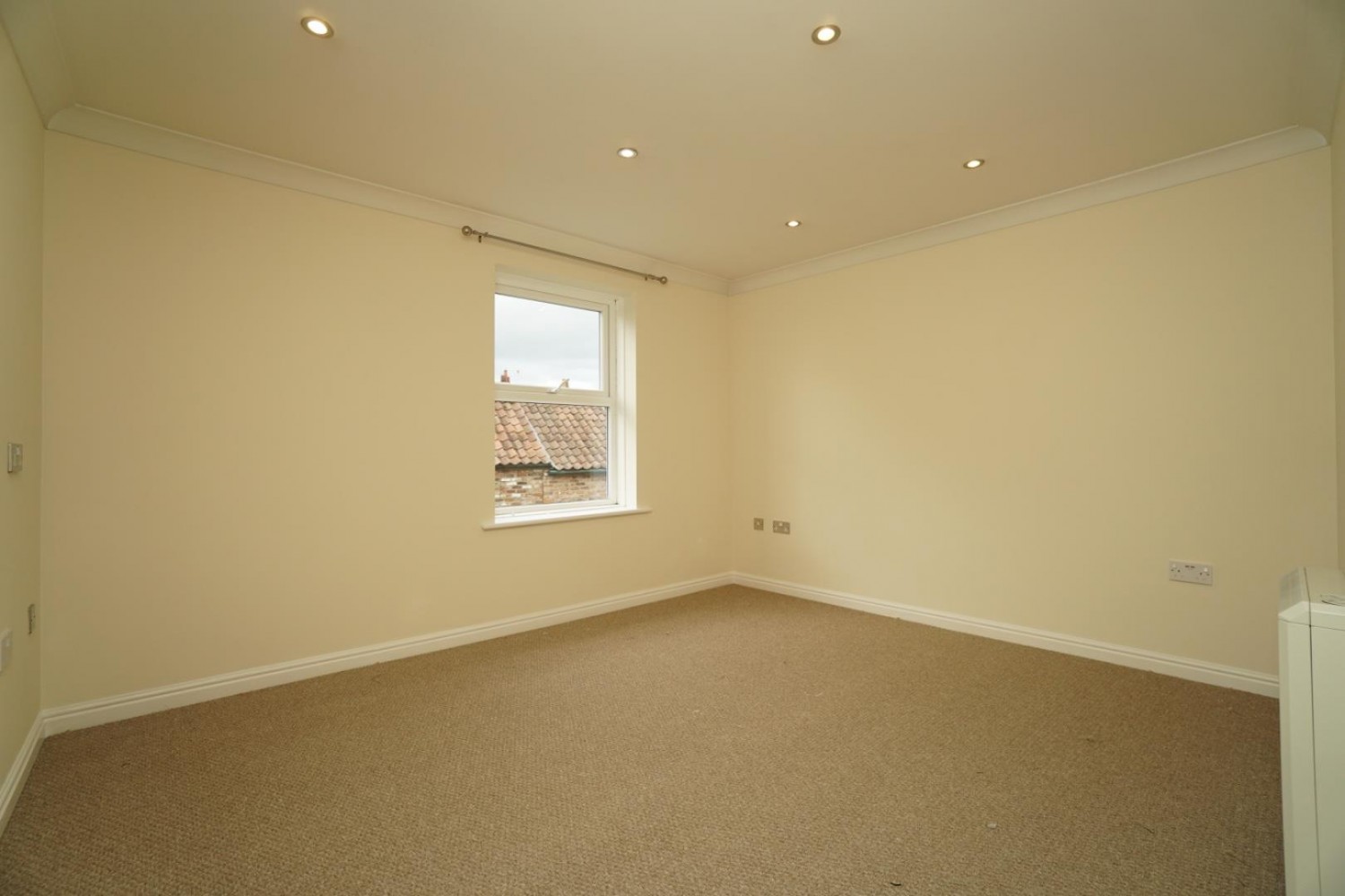 2 bedroom Flat to let in Wilkinsons Court, Easingwold, York, YO61 3GH