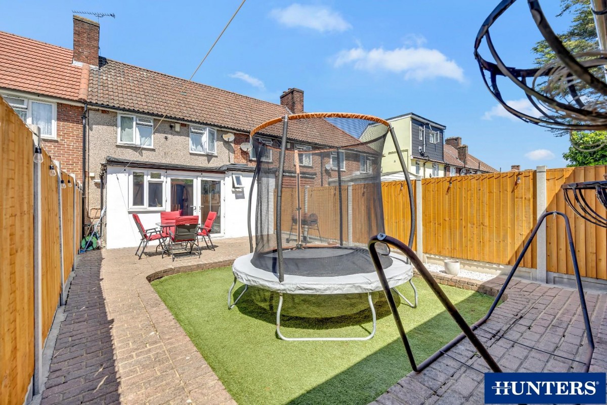 Porters Avenue, Dagenham, RM9