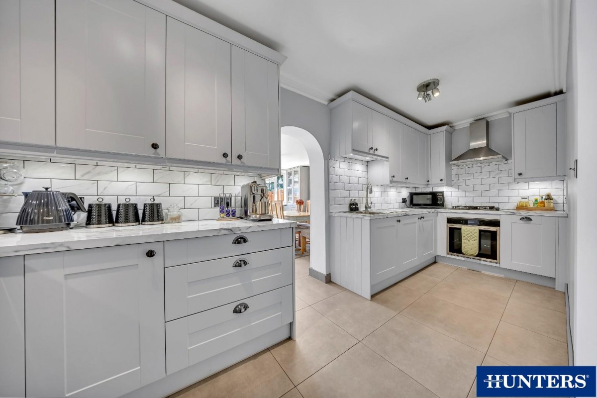 Porters Avenue, Dagenham, RM9