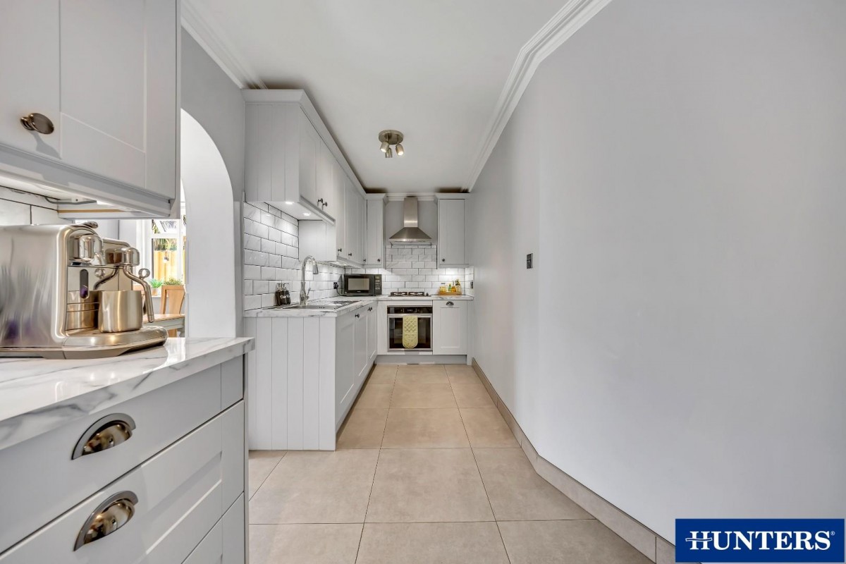 Porters Avenue, Dagenham, RM9